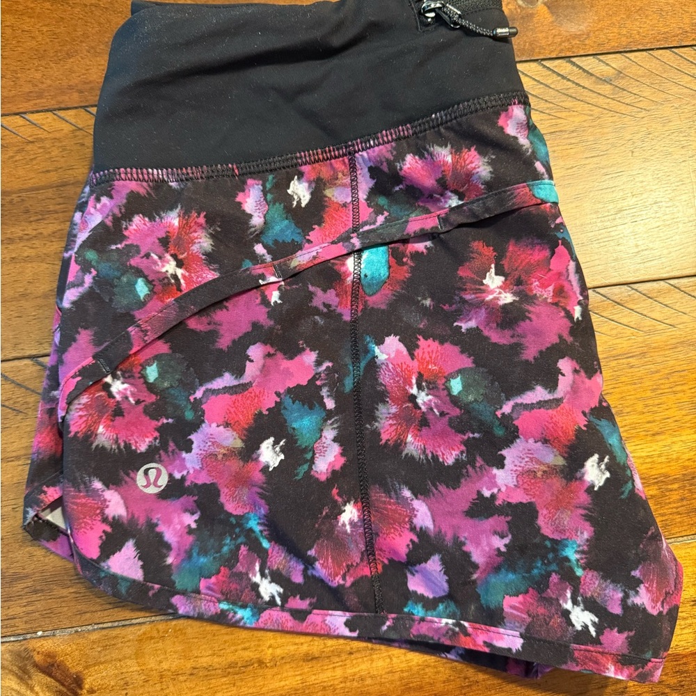lululemon athletica Women's Floral Shorts - Black and Pink